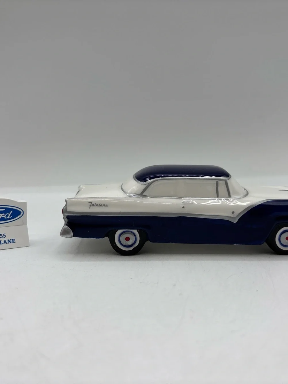 Department 56 1998 Vintage Original Snow Village 1955 Ford Fairlane 56.54950 EUC